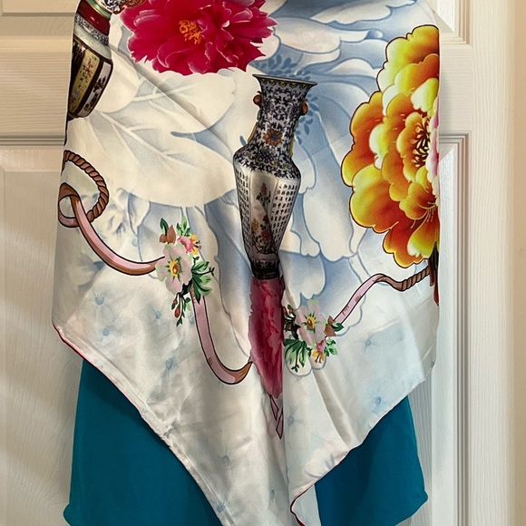 100% Silk floral with Chinese jars BIG EUC - Picture 7 of 7